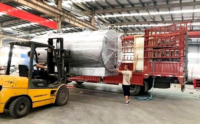 山东菏泽客户订购的10吨鲜奶制冷罐装车发货现场